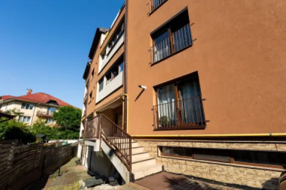 Exclusivitate - Apartament de 2 camere, cu grădină proprie.