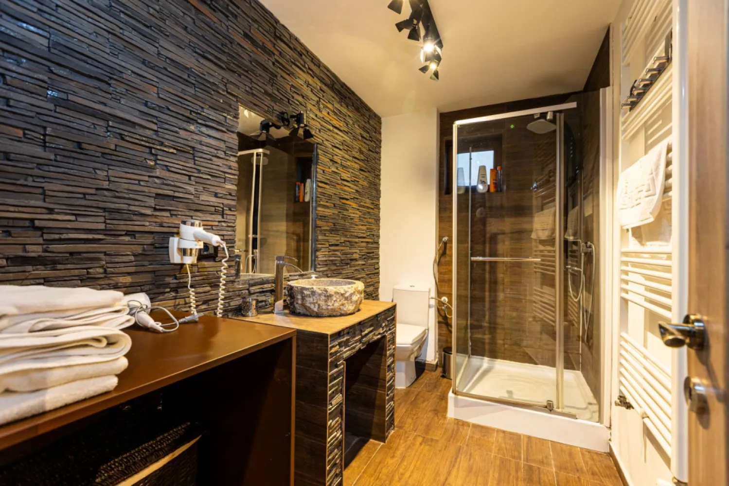 Exclusivitate - Apartament de 2 camere, cu grădină proprie.