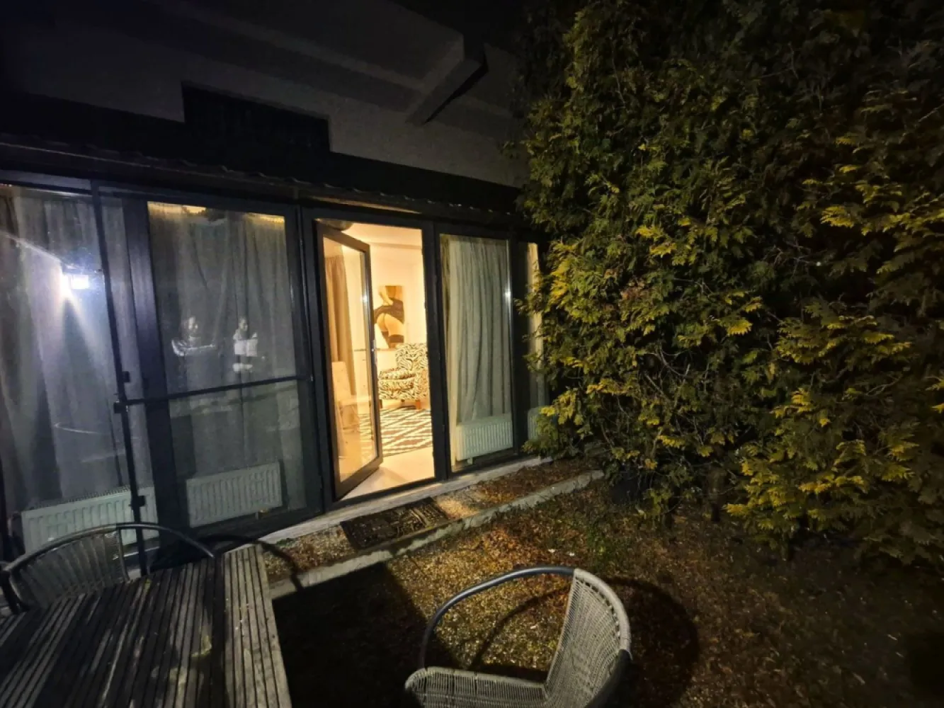 Exclusivitate - Apartament de 2 camere, cu grădină proprie.