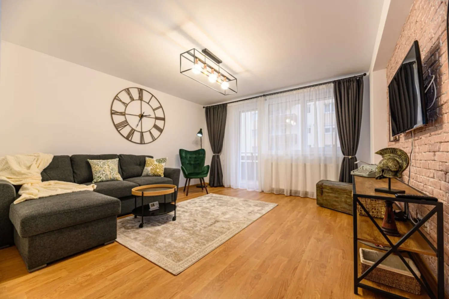 Cartier URBAN, lângă Mall Coresi, apartament 2 camere, mobilat, 550 euro