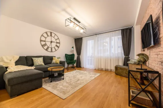 Cartier URBAN, lângă Mall Coresi, apartament 2 camere, mobilat, 550 euro