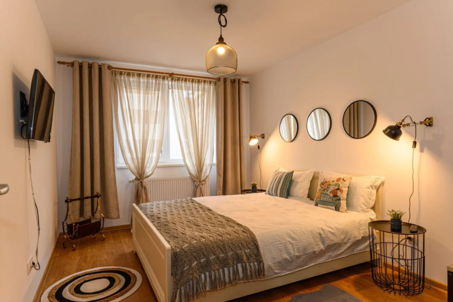Cartier URBAN, lângă Mall Coresi, apartament 2 camere, mobilat, 550 euro