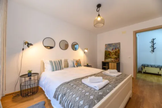 Cartier URBAN, lângă Mall Coresi, apartament 2 camere, mobilat, 550 euro