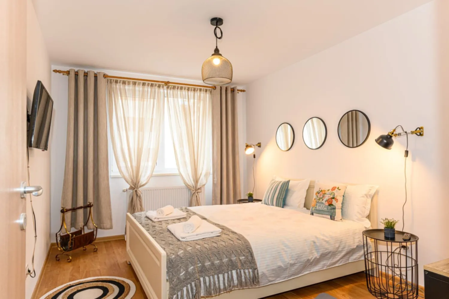 Cartier URBAN, lângă Mall Coresi, apartament 2 camere, mobilat, 550 euro