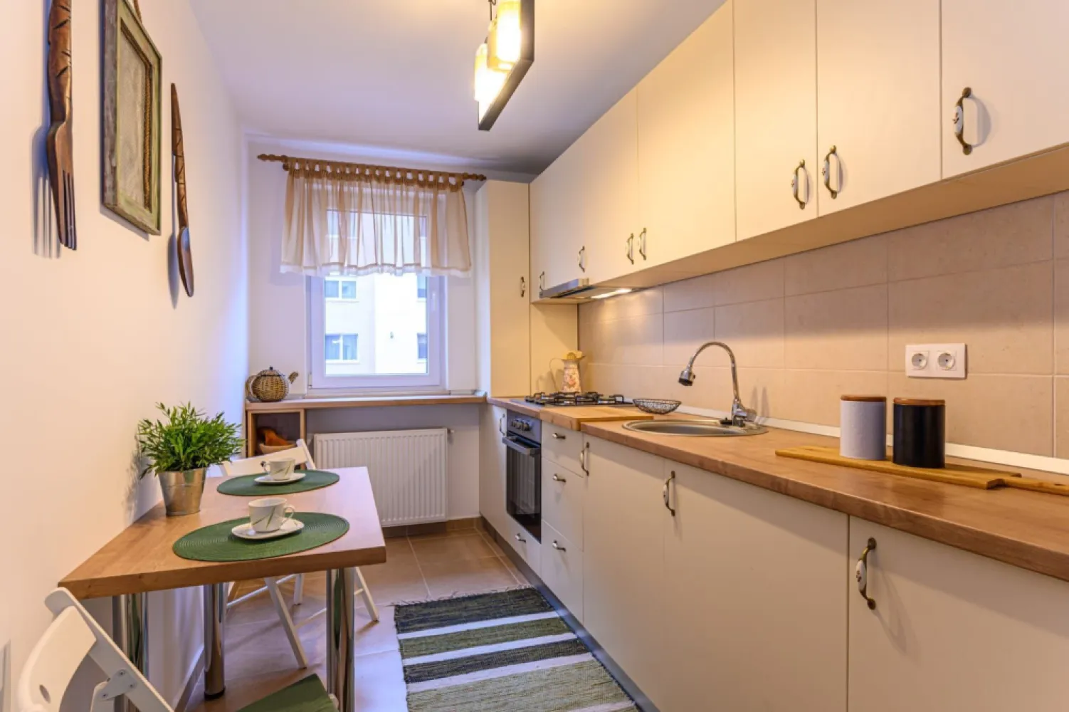 Cartier URBAN, lângă Mall Coresi, apartament 2 camere, mobilat, 550 euro