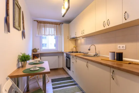 Cartier URBAN, lângă Mall Coresi, apartament 2 camere, mobilat, 550 euro
