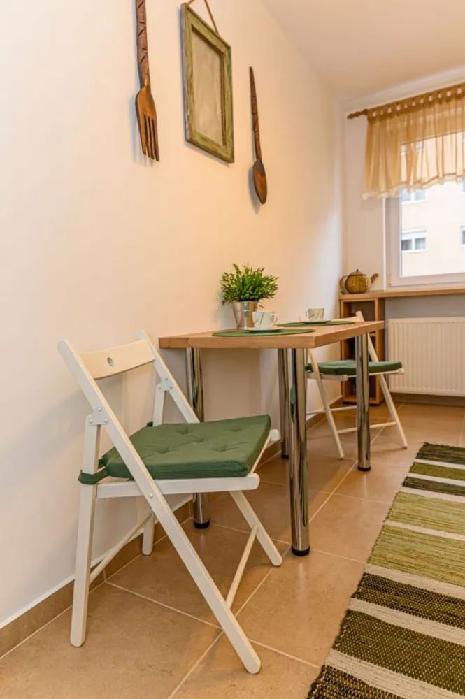 Cartier URBAN, lângă Mall Coresi, apartament 2 camere, mobilat, 550 euro