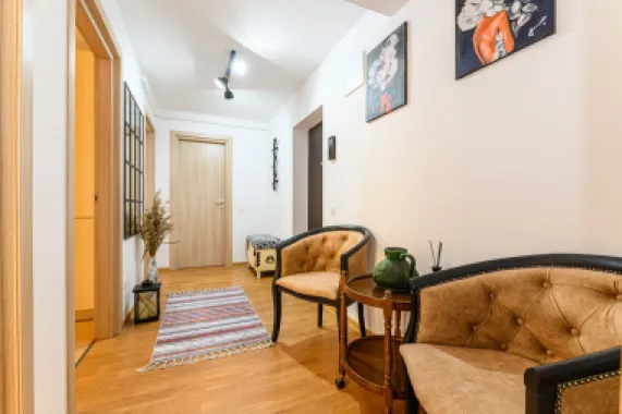 Cartier URBAN, lângă Mall Coresi, apartament 2 camere, mobilat, 550 euro