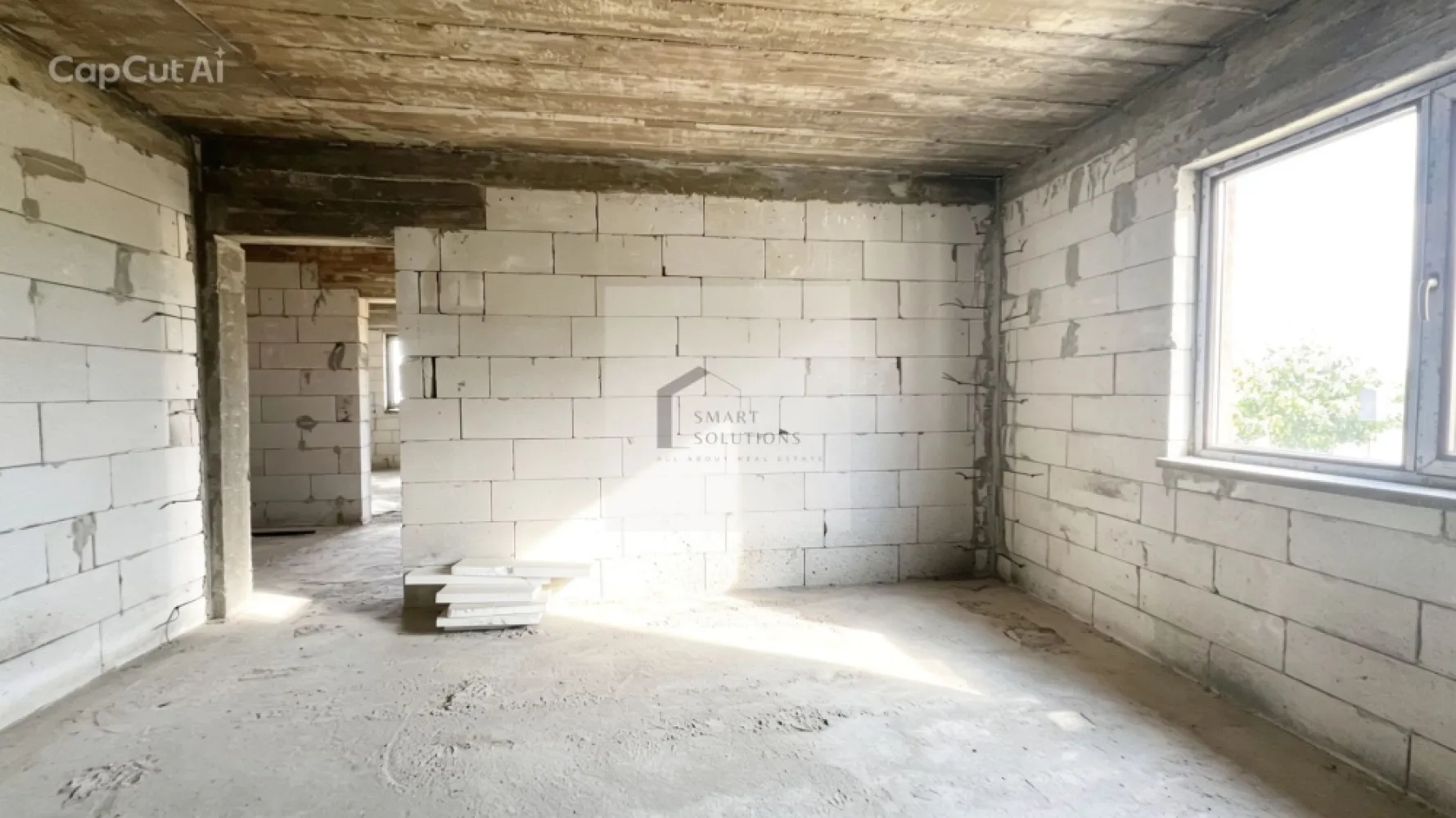 Casă P+E pe 1.000 mp – ideală pentru locuință si/sau investiție - COMISION 0%

Vă propunem spre vânzare o proprietate cu potențial foarte bun, situată în Costinești, pe un teren intravilan generos de 1.000 mp, ideală atât pentru locuire permanentă, cât și pentru casă de vacanță sau proiect investițional pe litoral.
Proprietatea include o casă P+1E (plus o mansarda generoasă) cu o suprafață construită desfășurată de 225,4 mp și amprentă la sol de 112,7 mp. Construcția este edificată în proporție de 80%, fiind deja intabulată, cu exteriorul conturat, acoperiș realizat din tabla Lindab, tâmplărie montată și fațadă executată. Interiorul este nefinisat, ceea ce oferă viitorului proprietar libertatea de a compartimenta, amenaja și personaliza spațiul în funcție de propriile nevoi.
Casa poate fi gândită ca locuință de familie spațioasă, casă de vacanță la mare sau proiect cu destinație mixtă, rezidențială și turistică. Accesul exterior către etaj poate permite o organizare flexibilă a spațiului, inclusiv pentru două zone de locuire separate sau pentru exploatare sezonieră.

Punctele forte ale proprietății:
• teren intravilan de 1.000 mp;
• casă P+E cu suprafață generoasă;
• construcție avansată, edificată 80%;
• documentație cadastrală actualizată;
• exterior deja conturat: acoperiș, tâmplărie, fațadă;
• posibilitate de personalizare completă a interiorului;
• potrivită pentru locuire, vacanță sau investiție;
• lot generos, cu multiple posibilități de amenajare: grădină, terasă, parcare, zonă de relaxare (piscina) sau spații suplimentare.

Această proprietate se adresează cumpărătorilor care caută o casă la mare pe care să o finalizeze după propriul gust, dar și investitorilor care înțeleg potențialul zonei Costinești pentru turism sezonier și închiriere.

Pentru mai multe detalii, documente și programarea unei vizionări, vă stau la dispoziție.