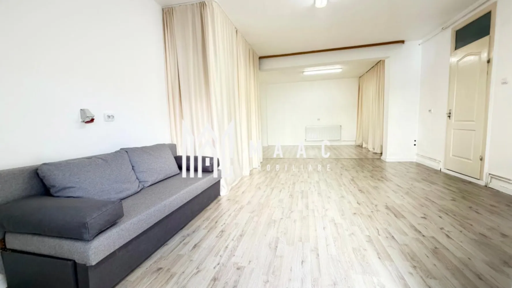 Spatiu birouri | | 50MP | Strand | Dimitrie Cantemir - MAAC Imobiliare va propune spre inchiriere spatiu birouri cu compartimentare versatila, amplasat in zona Strand, la strada (Dimitrie Cantemir).

Suprafață de 50 mp, ideal pentru birouri sau locuinta permanenta.

Compartimentare:
• living open space generos cu bucatarie
• grup sanitar
• terasa

Avantaje:
• compartimentare practică, ușor adaptabilă
• spațiu luminos și bine organizat

Potrivit pentru:
• birouri firmă / sediu companie
• spațiu educațional (meditații, cursuri, training)
• firmă de servicii sau call center
• cabinet

Disponibilitate imediata.

Se percepe o chirie in avans si garantie in cuantumul unei chirii lunare. Se inchiriaza pe termen lung.

Pentru mai multe detalii va rugam specificati: CP3174329