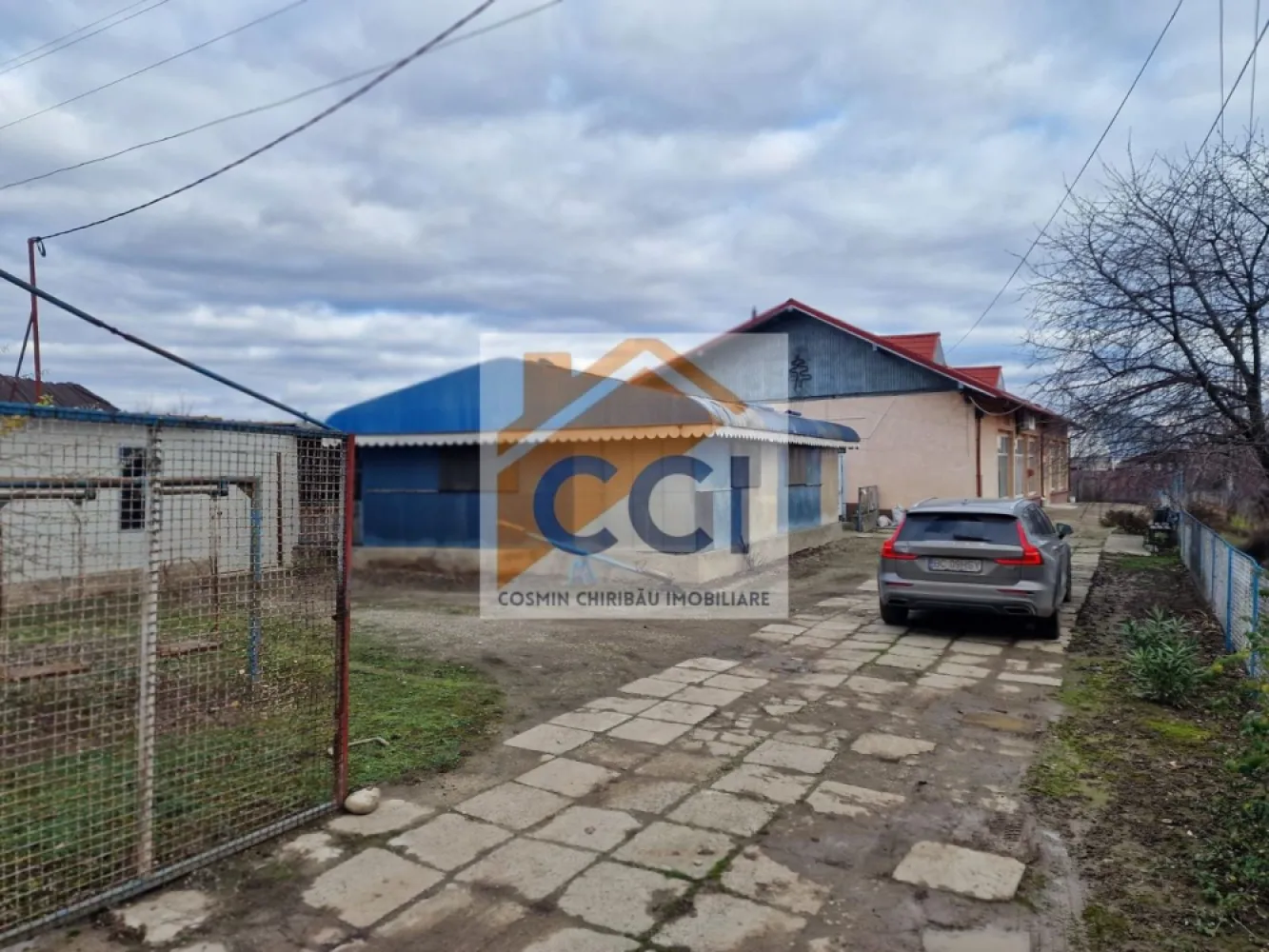 Se oferă spre vânzare / închiriere clădire cu spațiu comercial