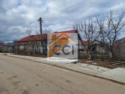 Se oferă spre vânzare / închiriere clădire cu spațiu comercial