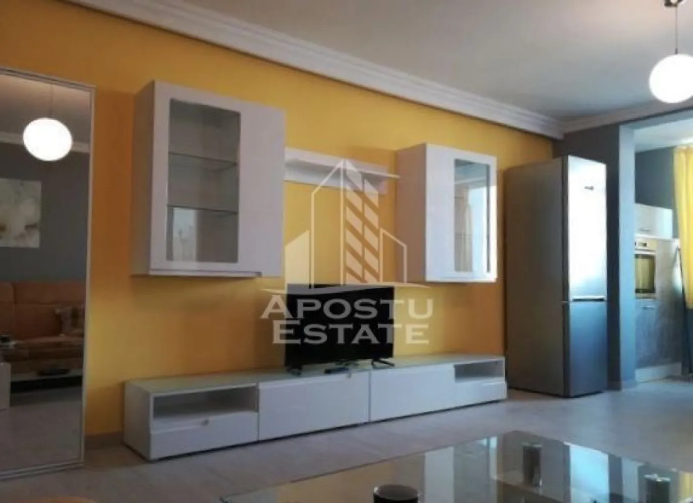 Apartament cu 3 camere,decomandat,Dumbravita Decathlon - Apostu Estate va ofera spre inchirere un aprtament cu 3 camere,in Dumbravita,in apropiere de Decathlon.

Apartamentul este disponibil la etajul al doilea,cu o suprafata utila de 60 mp.

Confortul termic se realizeaza cu ajutorul centralei termice,incalzirea este in pardoseala.

Compartimentare:

-hol.

-living.

- bucatarie.

-doua dormitoare.

-baie.

-terasa.

Apartamentul este complet mobilat si utilat,un loc de parcare inclus.

Imobilul se afla intr-o zona linistita foarte aproape de Universitatea de stiinte agricole,Universitatea veterinara,Auchan Nord,mijloace de transport in comun .

Se accepta un catel de talie mica.

Disponibil imediat! 

Va asteptam cu drag la o vizinoare !!!