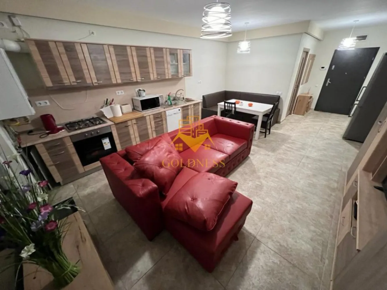 3 camere,modern, semicentral, Scala Center, zona Bosch, Pet friendly - GOLDNESS Imobiliare vă propune spre închiriere un apartament cu 3 camere complet mobilat și utilat, la etajul 7 într-un imobil de 7 etaje, în zona Semicentrala. Apartamentul este compartimentat astfel:
 - dormitor cu pat matrimonial, dressing, noptiere
 - dormitor cu canapea extensibila, birou, spatiu pentru depozitare
 - living cu bucatarie open-space complet utilată, canapea extensibla, loc de servit masa, dressing
 - baie cu cabina de dus, calorifer port prosop inox și dulap pentru depozitare.
 - baie de serviciu
 - terasa de 12 mp
Imobilul este dotat cu toate cele necesare- centrală proprie, mașină de spălat haine, masina de spalat vase, frigider, plită electrică, hotă, TV, etc. 
Se află în apropierea stațiilor de transport în comun, magazine, restaurante, spații verzi, farmacii, etc. 
Apartamentul dispune de loc de parcare subterana !

Dacă sunteți interesați de acest apartament și doriți să îl vizionați, dar și pentru alte oferte sau detalii nu ezitați să ne contactați telefonic sau prin e-mail - goldnessimobiliare@gmail.com. Vă stăm la dispoziție!