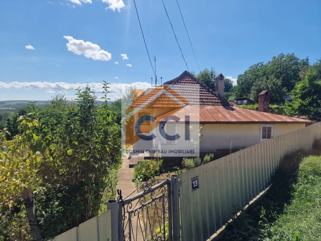 Casa in mediu rural cu teren