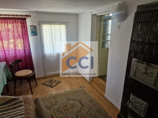 Casa in mediu rural cu teren