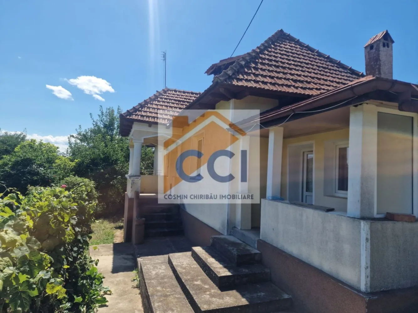 Casa in mediu rural cu teren
