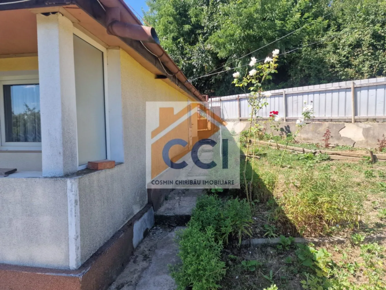 Casa in mediu rural cu teren