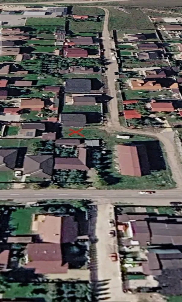 Sanpetru, zona vile noi,toate utilitatile, asfalt, iluminat - Euro Dome Imobiliare vă propune spre vânzare, în sistem de reprezentare exclusivă, cu 0% comision pentru cumpărător, un teren intravilan situat în Sânpetru, într-o zonă rezidențială de vile noi.

Suprafață: 304 mp Front stradal: 14 m
Toate utilitățile sunt în fața terenului: apă, gaz, curent, canalizare, asfalt și iluminat public.
Conform PUZ: P+E+M, POT 35%, CUT 0.85.
Există certificat de urbanism emis în acest an.
Poziționare avantajoasă, cu acces rapid către Mall Coresi și alte puncte de interes din Brașov.

Preț: 33.000 Euro