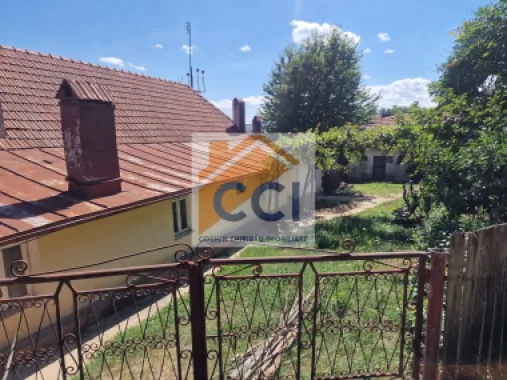 Casa in mediu rural cu teren