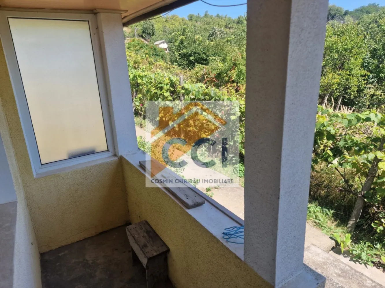 Casa in mediu rural cu teren