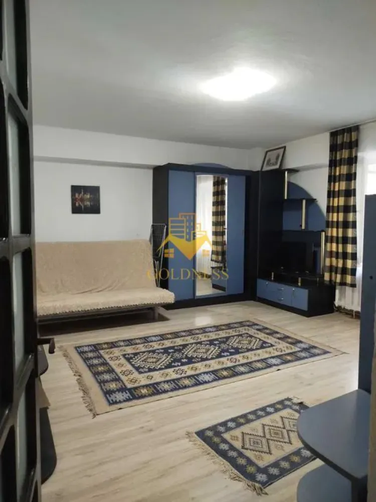 2 camere decomandate, Titulescu, Modern,Facultatea de drept,Cipariu. - GOLDNESS Imobiliare vă propune spre închiriere un apartament cu 2 camere complet mobilat și utilat, la parterul unui imobil de 8 etaje, în Cartierul Gheorgheni!
Posibilitate de parcare in zona la liber!
Se află în apropierea stațiilor de transport în comun, magazine, restaurante, spații verzi, farmacii, etc. 

Apartamentul este compartimentat astfel:
 - dormitor cu pat matrimonial, dressing, noptiere
 - living cu canapea extensibilă, loc de servit masa 
 -bucatarie complet utilată și mobilată, 
 - baie cu cada, calorifer port prosop și dulap pentru depozitare.
 - balcon 5 mp.

Imobilul este dotat cu toate cele necesare- centrală proprie, frigider, aragaz, hotă, mașină de spălat haine, etc. 

Dacă sunteți interesați de acest apartament și doriți să îl vizionați, dar și pentru alte oferte nu ezitați să ne contactați telefonic sau prin e-mail. Vă stăm la dispoziție!
Pentru intermediere se percepe un comision de 50% din prețul chiriei!