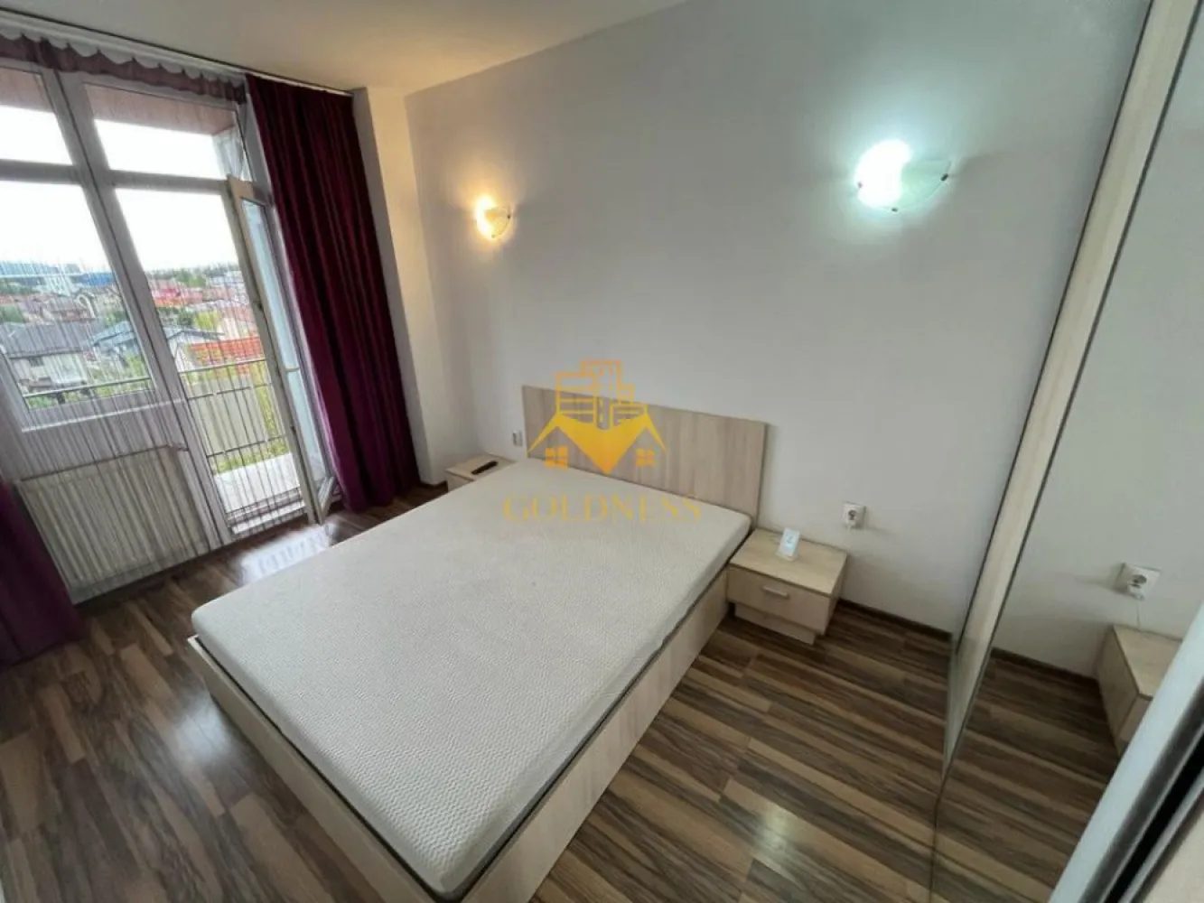 2 camere semidecomandate, Iris, Auchan, UTCN - GOLDNESS Imobiliare vă propune spre închiriere un apartament cu 2 camere complet mobilat și utilat, la etajul 4 într-un imobil de 7 etaje, în Cartierul Iris.
Dispune de loc de parcare inclus in pret!
Se află în apropierea stațiilor de transport în comun, magazine, restaurante, spații verzi, farmacii, etc. 

Apartamentul este compartimentat astfel:
 - dormitor cu pat matrimonial, dressing, noptiere
 - living cu bucatarie open space complet utilată și mobilată, canapea extensibilă, loc de servit masa 
 - baie cu cabina de dus, calorifer port prosop și dulap pentru depozitare.
 - terasa de 10 mp.

Imobilul este dotat cu toate cele necesare- centrală proprie, frigider, aragaz, hotă, mașină de spălat haine, etc. 

Dacă sunteți interesați de acest apartament și doriți să îl vizionați, dar și pentru alte oferte nu ezitați să ne contactați telefonic sau prin e-mail. Vă stăm la dispoziție!

Pentru intermediere se percepe un comision de 50% din prețul chiriei!