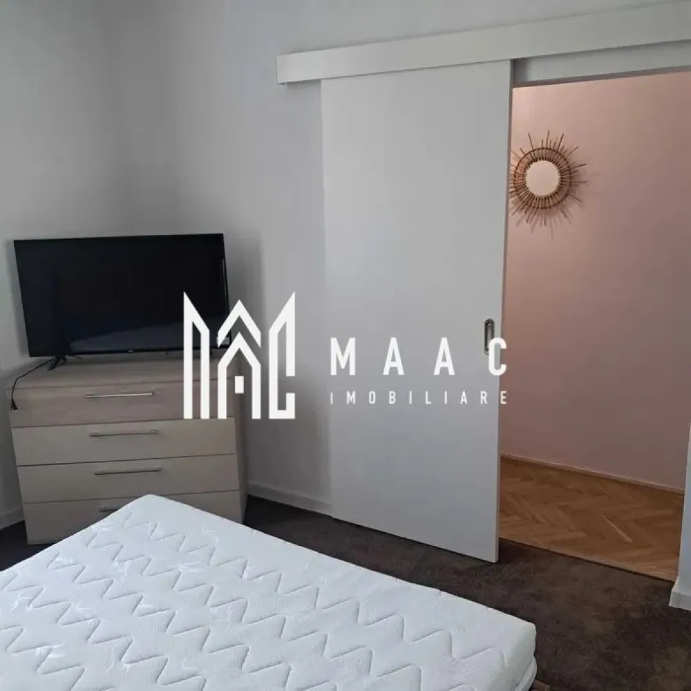 Apartament 2 camere decomandat | Sibiu Central | 71 mp, renovat - Apartament de vânzare în Sibiu, zona Central - Gară, cu 2 camere decomandate și 71 mp utili, situat la etajul 1 al unui imobil cu 2 niveluri. Proprietatea este potrivită pentru cei care caută o locuință renovată, într-o zonă cu acces rapid către centrul orașului.

Detalii proprietate:
• Suprafață utilă: 71 mp
• Suprafață construită: 85 mp
• Compartimentare: decomandat
• Confort: 1
• Etaj 1 din 2
• An construcție: 1989
• Stare interior: renovat
• Apartament finalizat, disponibil pentru vânzare
• Mobilat modern și complet utilat
• Renovarea completă a fost realizată în anul 2025

Zonă și acces:
Proprietatea este amplasată pe Strada 9 Mai, în zona Centrală - Gară din Sibiu, cu acces rapid către centrul istoric, instituții, restaurante, zone comerciale și mijloace de transport. Poziționarea centrală o face potrivită pentru un stil de viață urban, cu deplasări ușoare către punctele importante ale orașului.

Cod anunț CP3174339. Contactați-ne pentru o vizionare și pentru detalii suplimentare despre această proprietate.