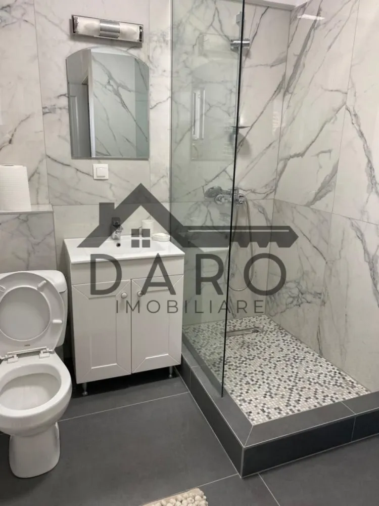 Închiriere apartament Târgu Mures - Închiriez apartament modern cu 2 camere, complet mobilat și utilat, situat în cartierul 7 Noiembrie, într-un bloc nou construit. Apartamentul se află la a doua închiriere, fiind foarte bine întreținut și pregătit pentru noii chiriași începând cu 1 August 2026. 
În plus se poate închiria garaj sub bloc la prețul de 100€.