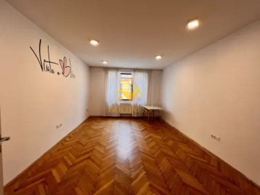 Spatiu birou/aparatament, 3 camere, decomandate, Eroilor Zona Teatru