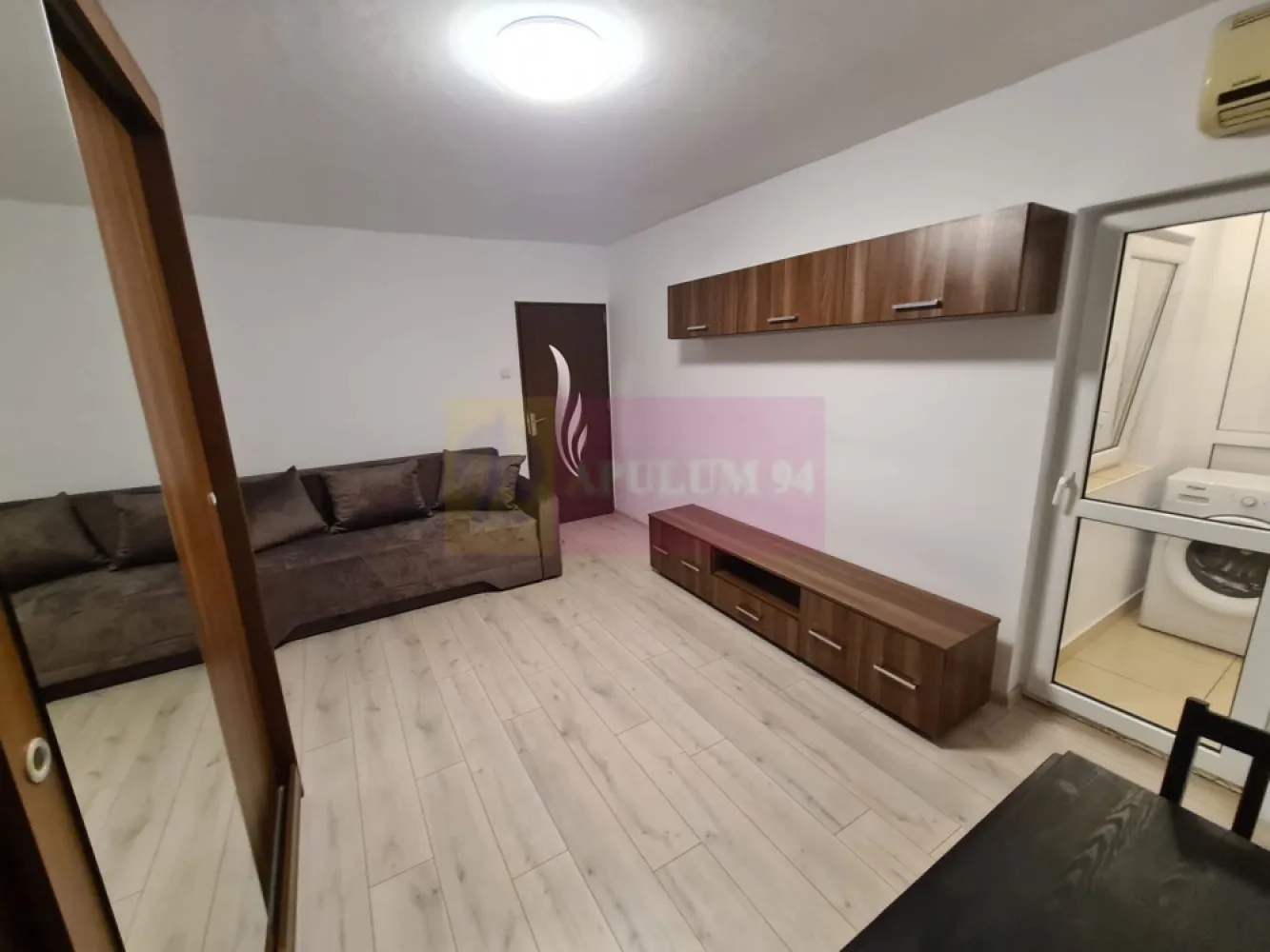 Garsoniera de inchiriat- Mihai Bravu-Ion Tuculescu - Compania imobiliara Apulum94 va propune o garsoniera de inchiriat in zona Mihai Bravu-str Ion Tuculescu, confort 1 , decomandata,suprafata utila 32 mp, suprafata totala 35 mp ( cu balcon), mobilata , utilata . Garsonira are bucataria mobilata, masina de spalat vase, cuptor,plita , frigider, hota incorporata, masina de spalat rufe, aer conditionat, usa metalica noua.Se face contract ANAF- 1 chirie + 1 garantie.
 Pentru mai multe detalii sau o eventuala vizionare va rog sa sunati la numarul de telefon 0733683454- Dorin Dinu/ Apulum94.