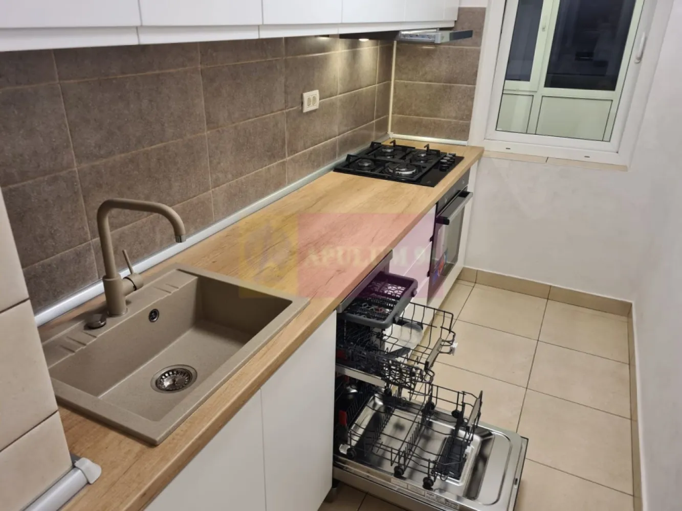 Garsoniera de inchiriat- Mihai Bravu-Ion Tuculescu - Compania imobiliara Apulum94 va propune o garsoniera de inchiriat in zona Mihai Bravu-str Ion Tuculescu, confort 1 , decomandata,suprafata utila 32 mp, suprafata totala 35 mp ( cu balcon), mobilata , utilata . Garsonira are bucataria mobilata, masina de spalat vase, cuptor,plita , frigider, hota incorporata, masina de spalat rufe, aer conditionat, usa metalica noua.Se face contract ANAF- 1 chirie + 1 garantie.
 Pentru mai multe detalii sau o eventuala vizionare va rog sa sunati la numarul de telefon 0733683454- Dorin Dinu/ Apulum94.