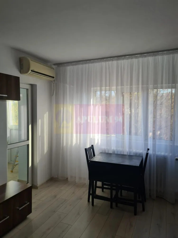 Garsoniera de inchiriat- Mihai Bravu-Ion Tuculescu - Compania imobiliara Apulum94 va propune o garsoniera de inchiriat in zona Mihai Bravu-str Ion Tuculescu, confort 1 , decomandata,suprafata utila 32 mp, suprafata totala 35 mp ( cu balcon), mobilata , utilata . Garsonira are bucataria mobilata, masina de spalat vase, cuptor,plita , frigider, hota incorporata, masina de spalat rufe, aer conditionat, usa metalica noua.Se face contract ANAF- 1 chirie + 1 garantie.
 Pentru mai multe detalii sau o eventuala vizionare va rog sa sunati la numarul de telefon 0733683454- Dorin Dinu/ Apulum94.