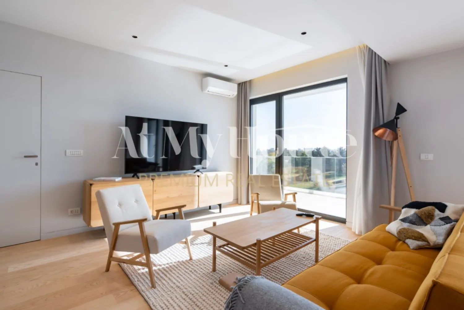 PENTHOUSE SPECTACULOS CU VEDERE LA LAC/2CAMERE/IANCU NICOLAE - Penthouse nou cu 2 camere, amplasat in zona Iancu Nicolae, intr-un complex residential boutique exclusivist, la scurta distanta de toate facilitatile din zona, intr-un imobil S+P+4, finalizat in 2020.
Brand new contemporary
Designul este realizat de Cristian Corvin, unul dintre cei mai premiati arhitecti romani.

Penthouse ul are o suprafata de 140 mp, dispune de terasa de 50 mp cu vedere panoramica la lac si de 1loc de parcare in subteranul cladirii 
Este compus din living, zona de luat in masa, bucatarie complet mobilata si utilata, dormitor matrimonial cu baie ensuite, o baie secundara cu dus.

Datorita locatiei, in apropierea Scolilor Internationale din zona, la scurta distanta de Centrele Comerciale, magazine, restaurante si mijloace de transport in comun, este recomandat pentru resedinta.