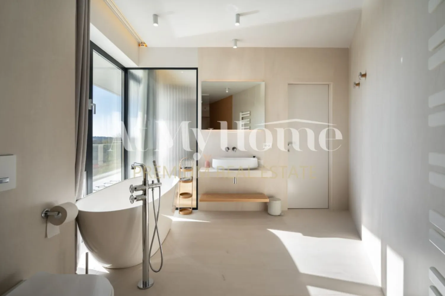 PENTHOUSE SPECTACULOS CU VEDERE LA LAC/2CAMERE/IANCU NICOLAE