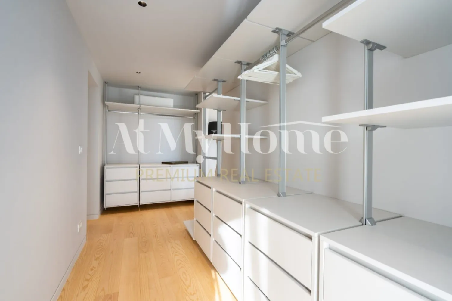 PENTHOUSE SPECTACULOS CU VEDERE LA LAC/2CAMERE/IANCU NICOLAE