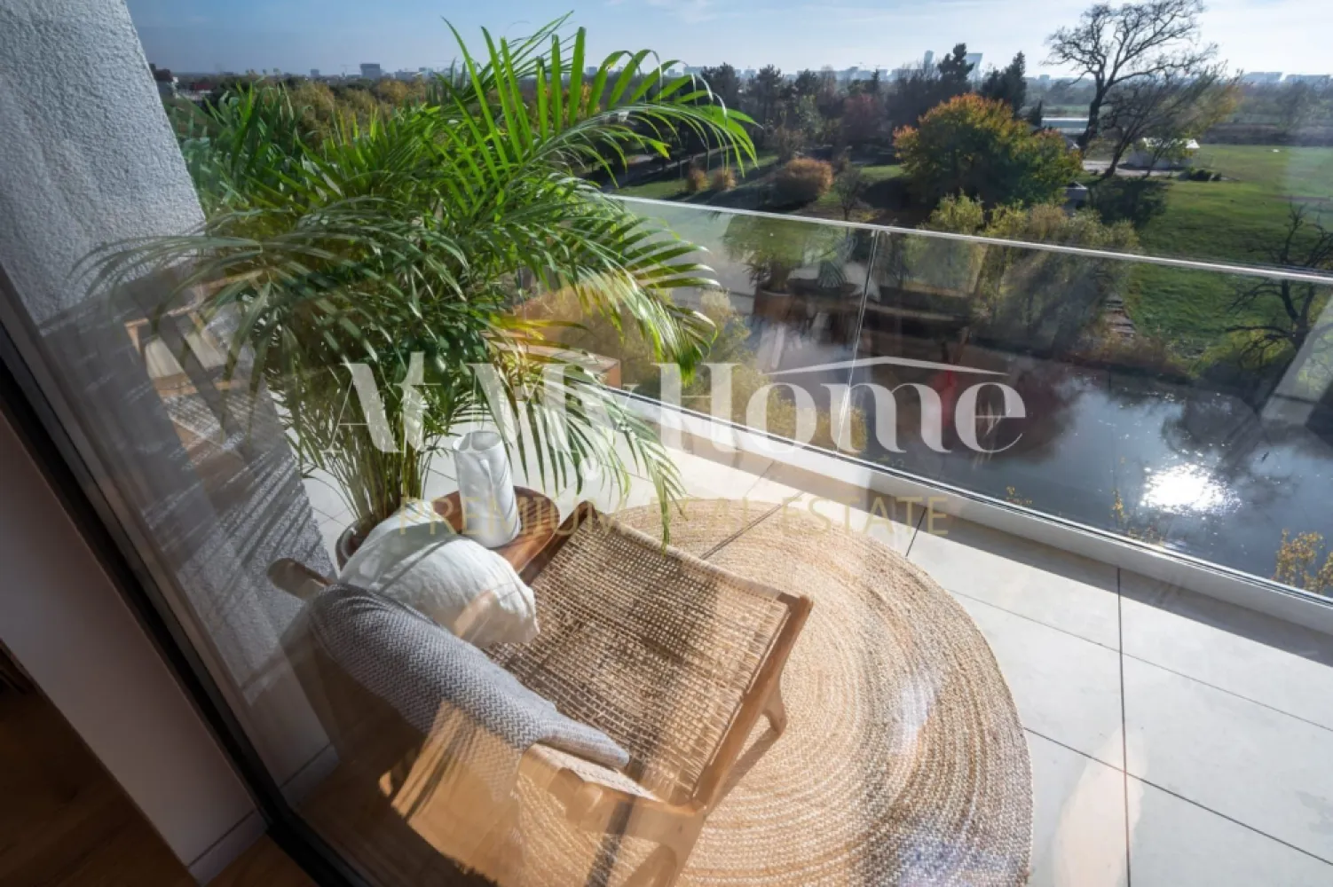 PENTHOUSE SPECTACULOS CU VEDERE LA LAC/2CAMERE/IANCU NICOLAE