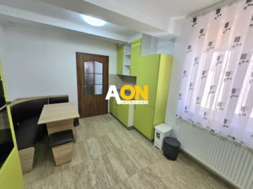 Apartament cu 3 Camere, Complet Mobilat, Bloc Nou, Zona Centru