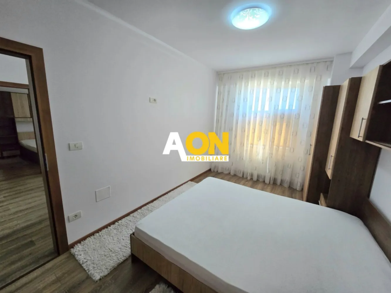 Apartament cu 3 Camere, Complet Mobilat, Bloc Nou, Zona Centru