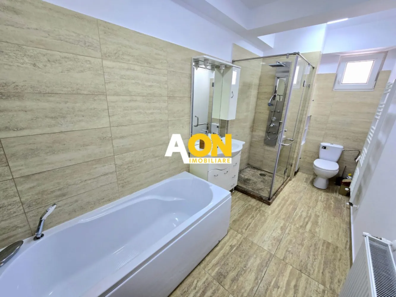 Apartament cu 3 Camere, Complet Mobilat, Bloc Nou, Zona Centru