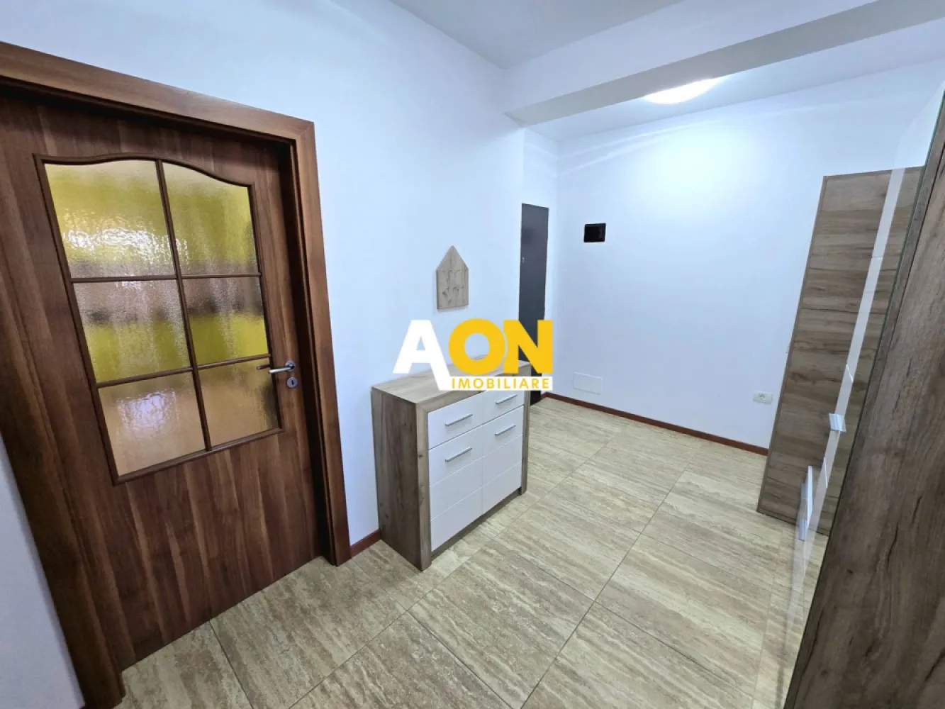 Apartament cu 3 Camere, Complet Mobilat, Bloc Nou, Zona Centru
