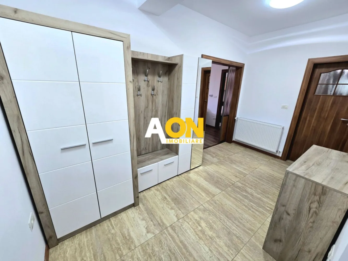 Apartament cu 3 Camere, Complet Mobilat, Bloc Nou, Zona Centru