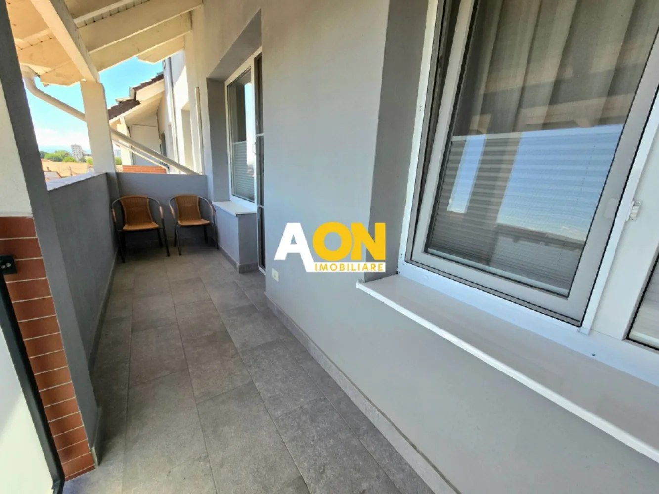 Apartament cu 3 Camere, Complet Mobilat, Bloc Nou, Zona Centru