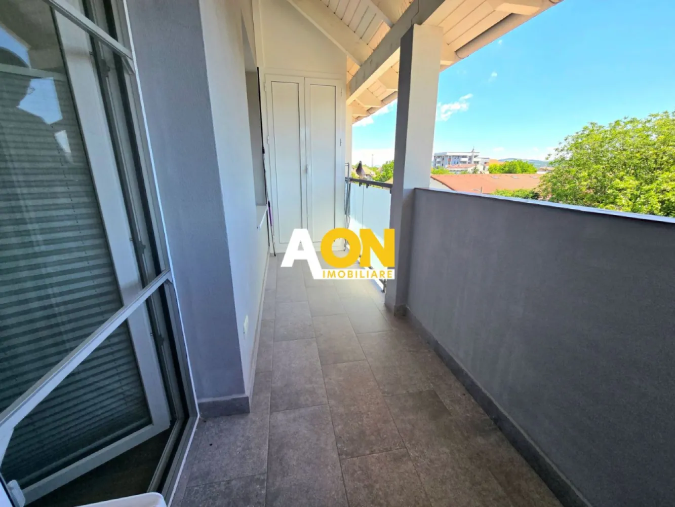 Apartament cu 3 Camere, Complet Mobilat, Bloc Nou, Zona Centru