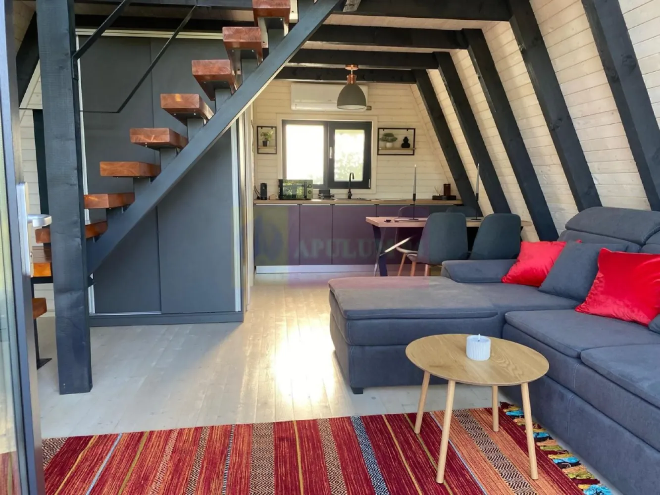 Cabane A frame + Teren 6000 mp | Proprietate deosebita, NOU - Locație:
Terenul de 6.000 mp este situat în județul Argeș, la doar câțiva kilometri de Mănăstirea Aninoasa și orașul Mioveni. Poziționat într-o zonă pitorească, oferă privelisti panoramice spectaculoase, fiind înconjurat de pădure, pomi fructiferi (meri, cireși), brazi, lavandă și plante decorative. In imediata apropiere se afla raul Bratia.

TUR VIRTUAL link: https://kuula.co/share/collection/716vl?logo=1&info=1&fs=1&vr=0&sd=1&thumbs=-1

Detalii Proprietate:

3 cabane A-Frame (destinate turismului/holiday stays), mobilate și utilate.

Utilități: apă, curent electric, rețea gaz în curs de instalare.

Dotări suplimentare:

Magazie de lemne (A-Frame).

Saună cu ciubăr

Zonă de sezlonguri pentru relaxare.

Acces facil, drum modernizat.

De ce este o oportunitate?

Potențial turistic ridicat: proximitate fata de obiective culturale (Mănăstirea Aninoasa 15 min) , Barajul Vidraru la aprox 60km, Campulung - 30 km, Curtea de Arges. 

Ambient autentic, ideal pentru retreat-uri sau vacanțe în natură.

Preț: 439.000 euro 
Vânzator: Persoană juridică.

Poienița, Argeș – Colțul Tău de Liniște între munți, Istorie și natură sălbatică
Ascuns între dealuri împădurite, la granița dintre liniște absolută și priveliști unice, satul Poienița din județul Argeș este una dintre acele puține zone din România care încă păstrează autenticitatea rurală, dar respiră în același timp aerul investițiilor inteligente în turism și retreaturi eco.

 Localizat între Munții Făgăraș și Țara Lovistei, la doar o oră de Curtea de Argeș, Poienița oferă acces rapid către:

 - Lacul Vidraru și Transfăgărășanul – un magnet pentru turiști, bikeri și pasionații de natură

 - Mănăstirile Aninoasa, Robaia, și Curtea de Argeș – centre spirituale și culturale de referință

 - Izvoare naturale și aer de munte – recunoscute pentru puritate, ideale pentru centre de wellness, detox sau glamping

 - Un relief de poveste – coline înverzite, păduri de brad și stejar, livezi cu meri și cireși, câmpuri cu lavandă sălbatică – totul perfect pentru o pensiune boutique sau chiar un micro-sat ecologic.

 Ce face zona cu adevărat specială?

Nu este „descoperită” de mase – dar este suficient de aproape de tot ce contează.

Are infrastructură de bază – drum accesibil, utilități esențiale, semnal.

Oferă intimitate totală și cer liber noaptea, fără poluare luminoasă – o raritate în Europa.

Dacă ai un cumpărător interesat de experiențe autentice, investiții sigure în turism sustenabil sau pur și simplu caută acel „acasă” departe de lume dar aproape de tot ce contează – Poienița, Argeș e locul potrivit.

Prețul de 439.000 EUR reflectă nu doar valoarea de construcție și amenajare, ci și potențialul imediat de exploatare turistică, unicitatea amplasamentului și avantajul unui produs complet, pregătit de operare sau locuire.

Aceasta nu este o simplă proprietate rurală, ci o investiție inteligentă într-un segment turistic aflat în plină ascensiune.

Pentru vizionări (doar cu programare) , contactați-ne.