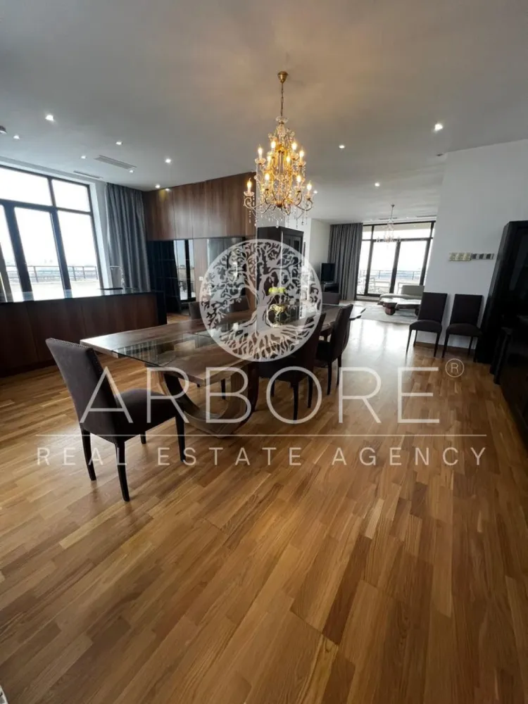 Penthouse 5 camere 250 mp lângă Ambasada SUA , zona Băneasa București - Arbore Real Estate vă oferă spre închiriere un penthouse spectaculos cu 5 camere și 250 mp, situat în una dintre cele mai exclusiviste zone rezidențiale din nordul Bucureștiului – Aleea Privighetorilor, Iancu Nicolae, Pipera, la câteva minute de Ambasada SUA și Pădurea Băneasa.

📍Penthouse-ul se află la etajul 7/7 al ansamblului rezidențial Privighetorilor 86P, una dintre cele mai apreciate dezvoltări din Baneasa.

✨ Detalii și compartimentare:
Suprafață utilă: 250 mp
Terasa: 300
Living generos, open space cu zonă de dining și bucătărie complet utilată și mobilată
3 dormitoare, fiecare cu baie proprie
Dormitor matrimonial cu dressing separat
1 debara cu intrare separată
Spații multiple de depozitare în holuri
Terasă panoramică – ideală pentru relaxare, plajă urbană sau socializare

🏢 Avantaje locație:
Situat lângă Pădurea Băneasa – aer curat și liniște
Acces rapid la:
• Ambasada SUA
• Băneasa Shopping City, IKEA, Jolie Ville
• Grădina Zoologică Băneasa
• Școli internaționale de top: American School, British School, Liceul Francez „Anna de Noailles”, Avenor College, Little London, etc.

🛡️ Alte beneficii:
Ansamblu rezidențial securizat
Priveliști largi și lumină naturală pe tot parcursul zilei
Acces facil către DN1, aeroporturi și zona de birouri Pipera

Cerinte: 
Contract minim 12 luni
Comision agentie 50%
Pret 3000 euro + tva

📞 Disponibil imediat pentru închiriere – ideal pentru expați, diplomați sau familii care caută confort de top și intimitate.

Cu deosebită considerație,
Arbore Real Estate
