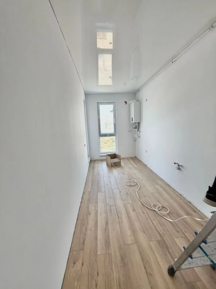 Apartament cu 2 camere iunie 2026 zona Militari Residence - **TVA inclus**

**COMISION 0%**

Descoperă un apartament modern cu 2 camere situat în Militari Residence, ideal pentru cei care își doresc confort, accesibilitate și un stil de viață relaxat.

Locuința este amplasată într-o zonă foarte bine dezvoltată, cu acces rapid către magazine, restaurante, supermarketuri, școli și mijloace de transport în comun.

Apartamentul impresionează prin:
• compartimentare practică și spații luminoase
• finisaje moderne și atent realizate
• balcon privat
• atmosferă confortabilă, potrivită atât pentru locuit, cât și pentru investiție

În plus, există posibilitatea achiziționării unui loc de parcare privat.

O alegere excelentă pentru cei care caută un apartament bine poziționat, într-un cartier aflat în continuă dezvoltare.