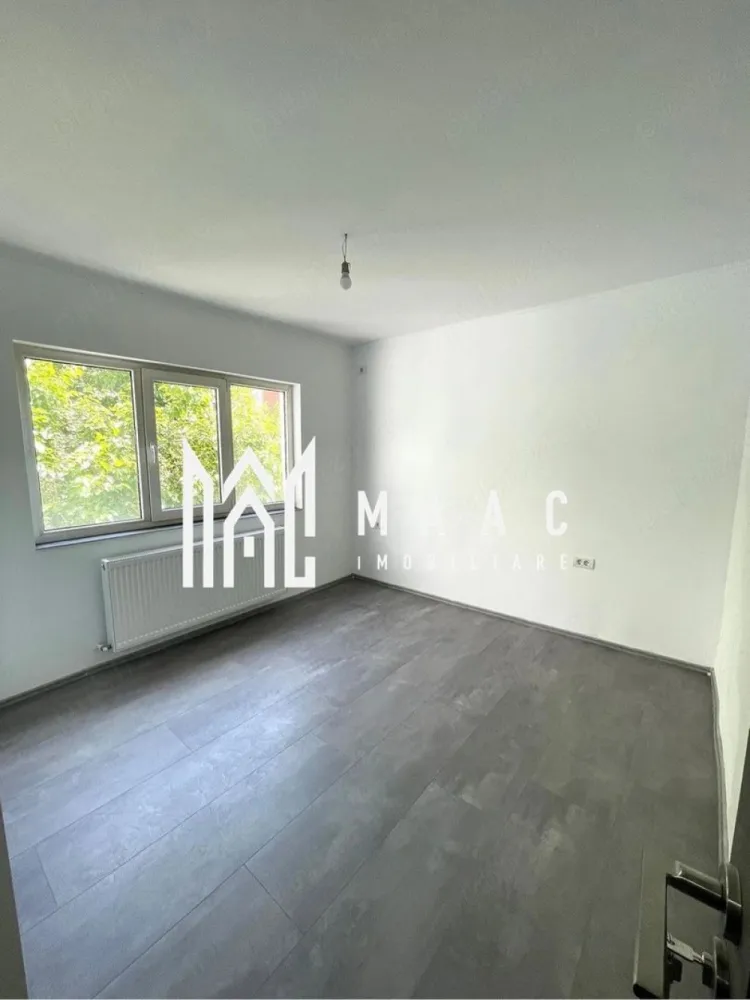 Apartament 2 camere | Etaj 2 | Zona Cina faleza| 50 mpu | - MAAC Imobiliare vă propune spre vânzare un apartament cu 2 camere, complet modernizat, situat într-o locație excelentă, ideal atât pentru locuit, cât și pentru investiție.
Adresă: Strada Luceafărului
Repere: Lângă Școala Generală Nr. 10.
Proximitate: Doar 10 minute de mers pe jos până în zona centrală.
Recreere: În spatele blocului se construiește noua pistă pietonală și de biciclete de pe faleza râului Olănești.
Proprietatea a fost renovată integral, utilizându-se materiale de calitate superioară:
Orientare: Sudică (luminozitate naturală sporită pe tot parcursul zilei).
Confort termic: Etaj intermediar excelent (Etaj 2 din 4).
Instalații noi: Instalație electrică și instalație sanitară schimbate complet.
Sistem încălzire: Centrală termică proprie + termostat (nouă, nefolosită), calorifere noi și robineți termostatați.
Facturi mici: Întreaga scară este debranșată de la CET, asigurând costuri minime de întreținere.
Finisaje baie: Echipamente sanitare de top (WC încastrat Grohe, coloană de duș Grohe).
Blocul dispune de numeroase locuri de parcare atât în față, cât și în spate.

Pentru mai multe detalii sau pentru a programa o vizionare va rugam sa specificati ID 3171957