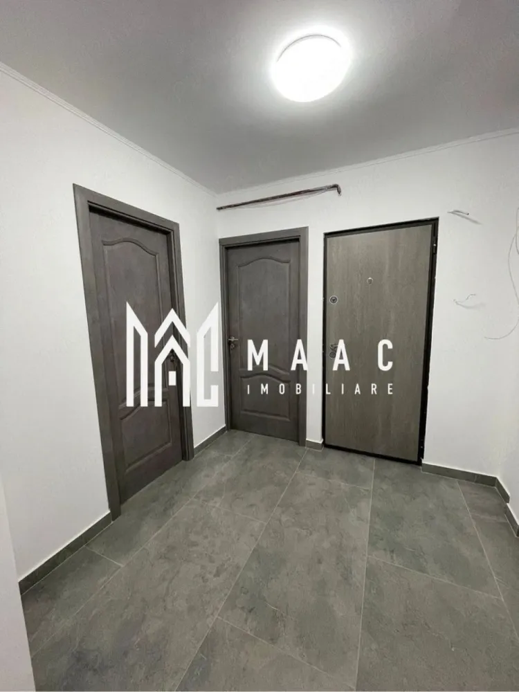 Apartament 2 camere | Etaj 2 | Zona Cina faleza| 50 mpu | - MAAC Imobiliare vă propune spre vânzare un apartament cu 2 camere, complet modernizat, situat într-o locație excelentă, ideal atât pentru locuit, cât și pentru investiție.
Adresă: Strada Luceafărului
Repere: Lângă Școala Generală Nr. 10.
Proximitate: Doar 10 minute de mers pe jos până în zona centrală.
Recreere: În spatele blocului se construiește noua pistă pietonală și de biciclete de pe faleza râului Olănești.
Proprietatea a fost renovată integral, utilizându-se materiale de calitate superioară:
Orientare: Sudică (luminozitate naturală sporită pe tot parcursul zilei).
Confort termic: Etaj intermediar excelent (Etaj 2 din 4).
Instalații noi: Instalație electrică și instalație sanitară schimbate complet.
Sistem încălzire: Centrală termică proprie + termostat (nouă, nefolosită), calorifere noi și robineți termostatați.
Facturi mici: Întreaga scară este debranșată de la CET, asigurând costuri minime de întreținere.
Finisaje baie: Echipamente sanitare de top (WC încastrat Grohe, coloană de duș Grohe).
Blocul dispune de numeroase locuri de parcare atât în față, cât și în spate.

Pentru mai multe detalii sau pentru a programa o vizionare va rugam sa specificati ID 3171957
