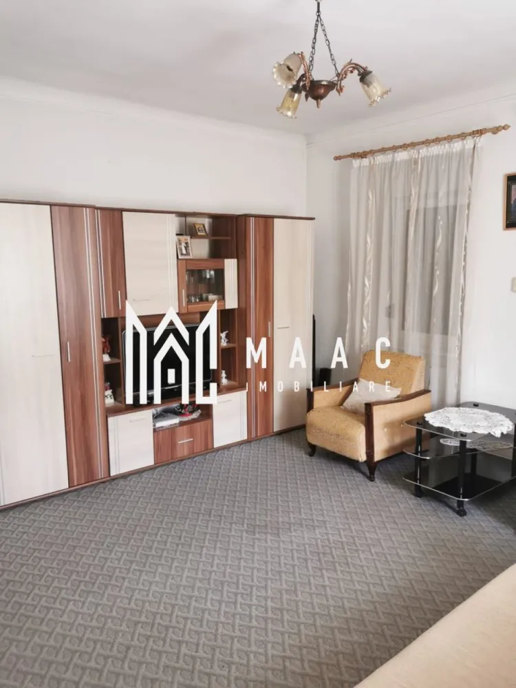 Casa 3 camere I 200 MPU Curte I Cristian - MAAC Imobiliare vă propune spre vânzare o proprietate cu potențial, compusă din casă principală și construcție secundară, ideală pentru locuit sau investiție.

Proprietatea este amplasată într-o zonă liniștită și oferă posibilitatea utilizării separate a celor două imobile, fiind potrivită pentru o familie extinsă, activități independente sau pentru obținerea unui venit suplimentar din închiriere.

Casa principală este compartimentată astfel:

2 camere;
Hol;
Bucătărie;
Baie;
Cămară.

La subsol se află o pivniță generoasă, ideală pentru depozitare.

Construcția secundară dispune de:

1 cameră;
Bucătărie;
Baie.

Pentru informații suplimentare sau pentru programarea unei vizionări, contactați-ne și menționați codul de identificare al proprietății ID: CP3171925 .